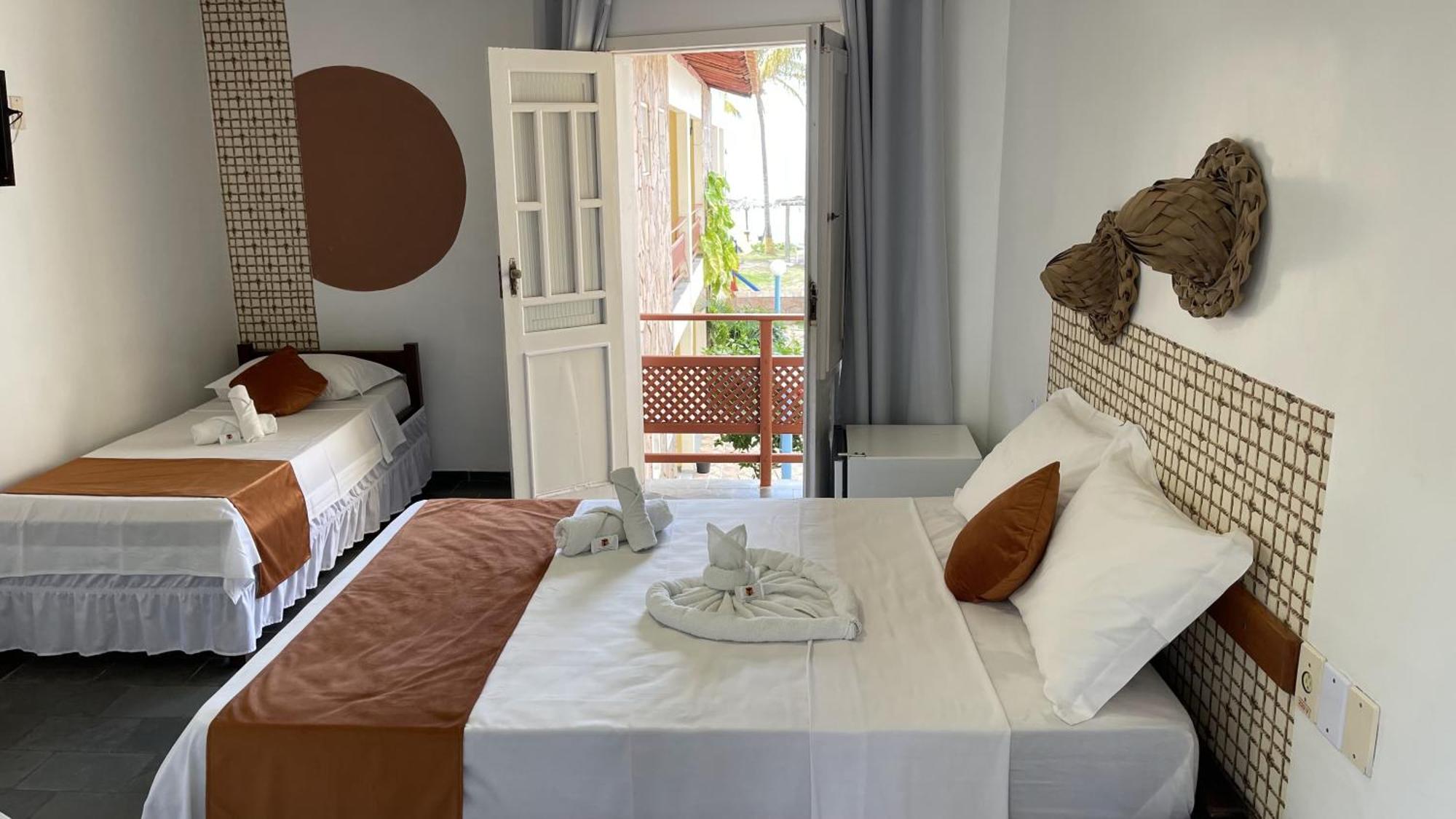Hotel Brisa Dos Abrolhos Alcobaça Esterno foto
